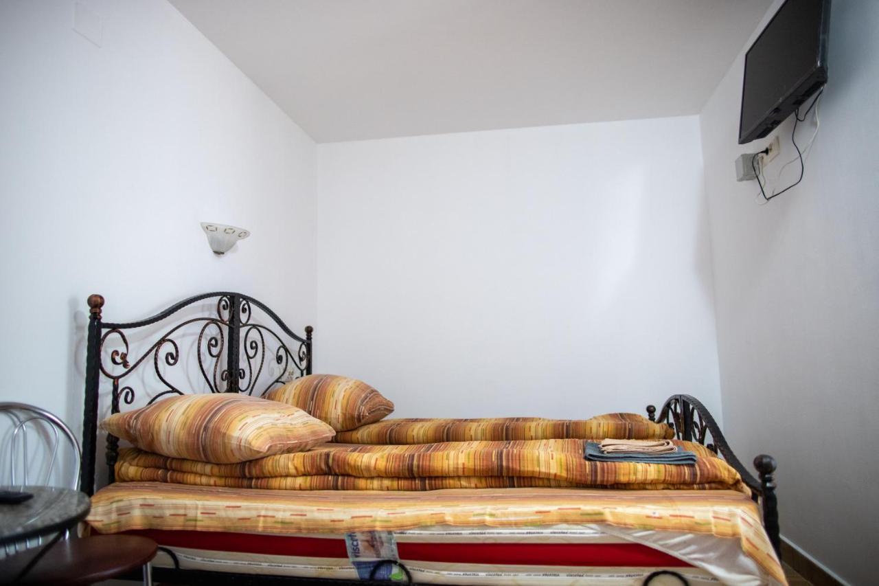 Motel Aris Meridian Пьятра-Нямц Экстерьер фото