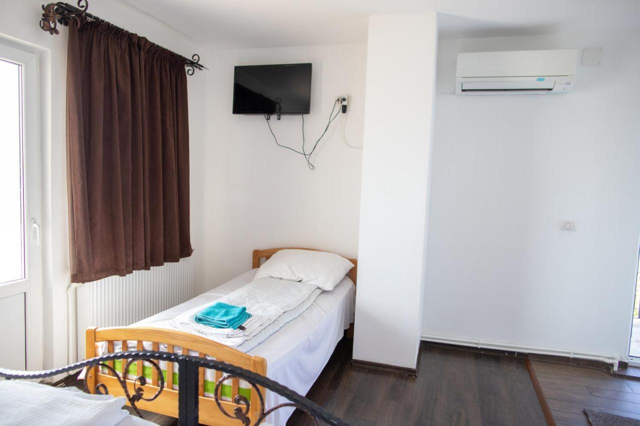 Motel Aris Meridian Пьятра-Нямц Экстерьер фото