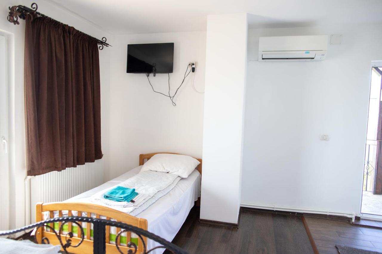 Motel Aris Meridian Пьятра-Нямц Экстерьер фото