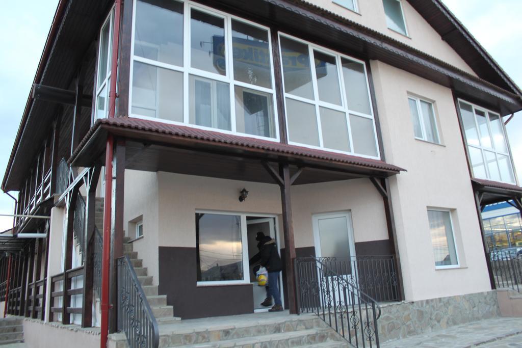 Motel Aris Meridian Пьятра-Нямц Экстерьер фото