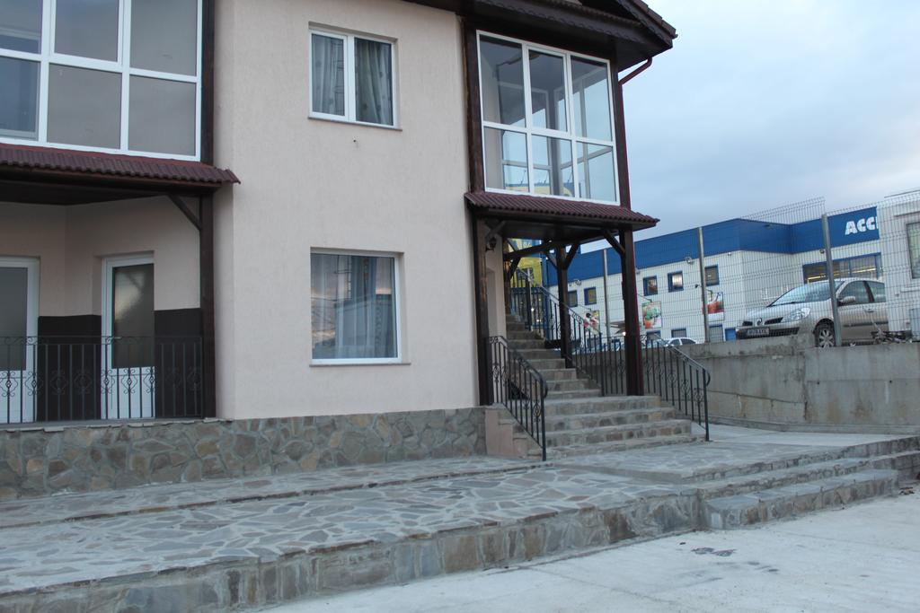 Motel Aris Meridian Пьятра-Нямц Экстерьер фото