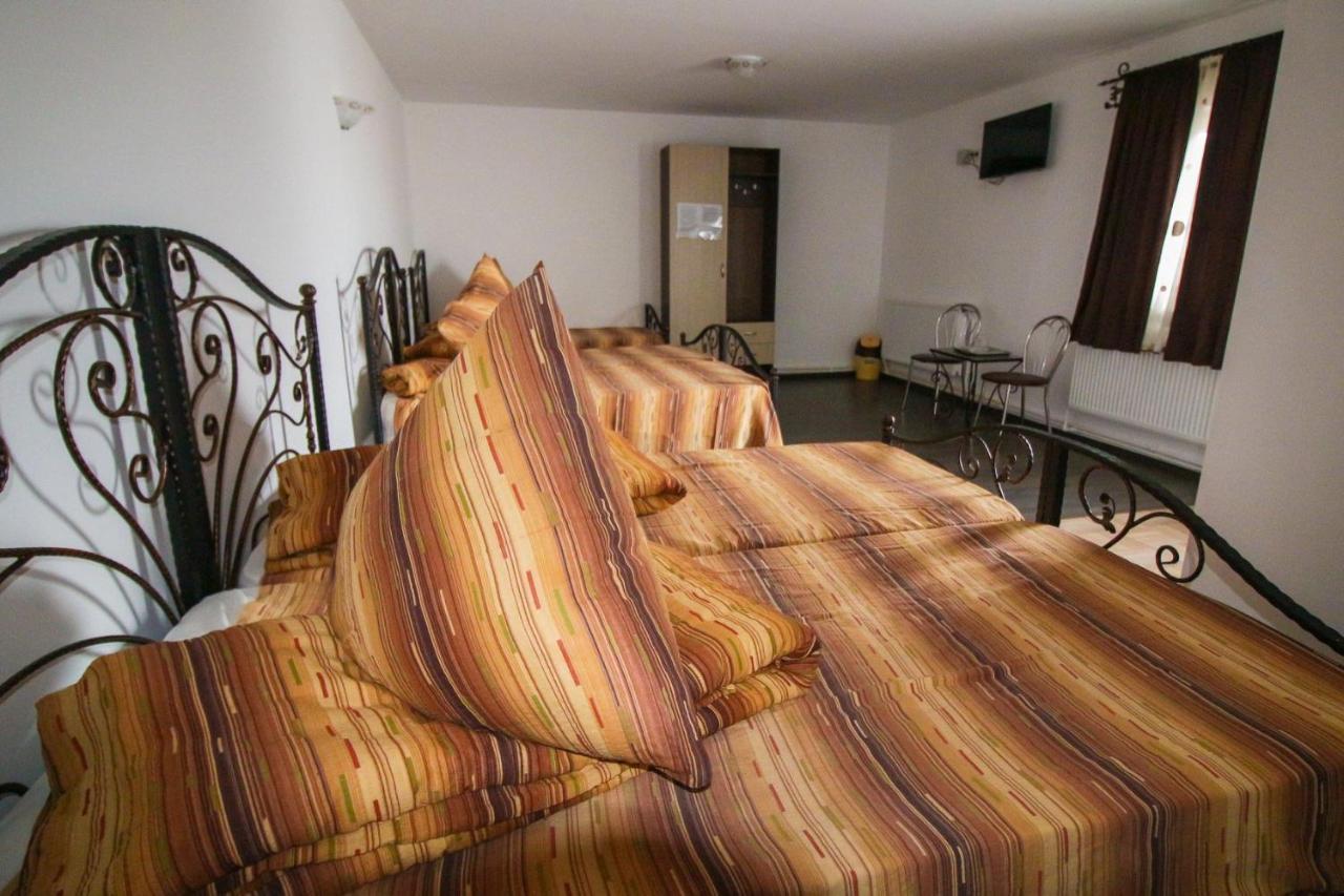 Motel Aris Meridian Пьятра-Нямц Экстерьер фото